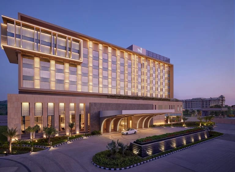 Taj Amer Hotel in Jaipur with elegant landscaping and water features